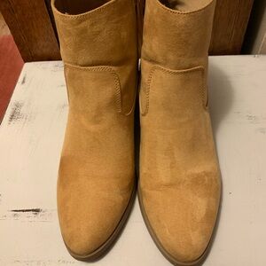 NWOT Women’s Suede Ankle Boots - Tan